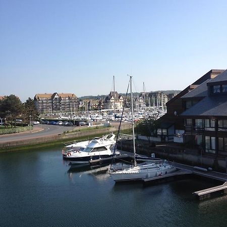 Residence "Les Planches" Deauville Exteriör bild